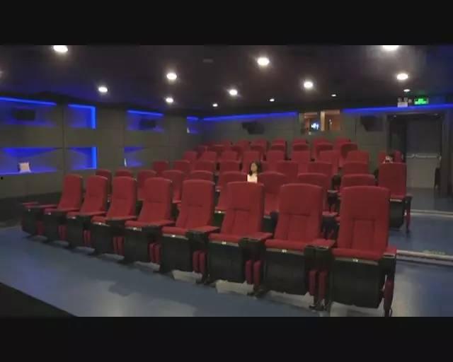 图书馆里的她电影院,她与电影院的浪漫邂逅